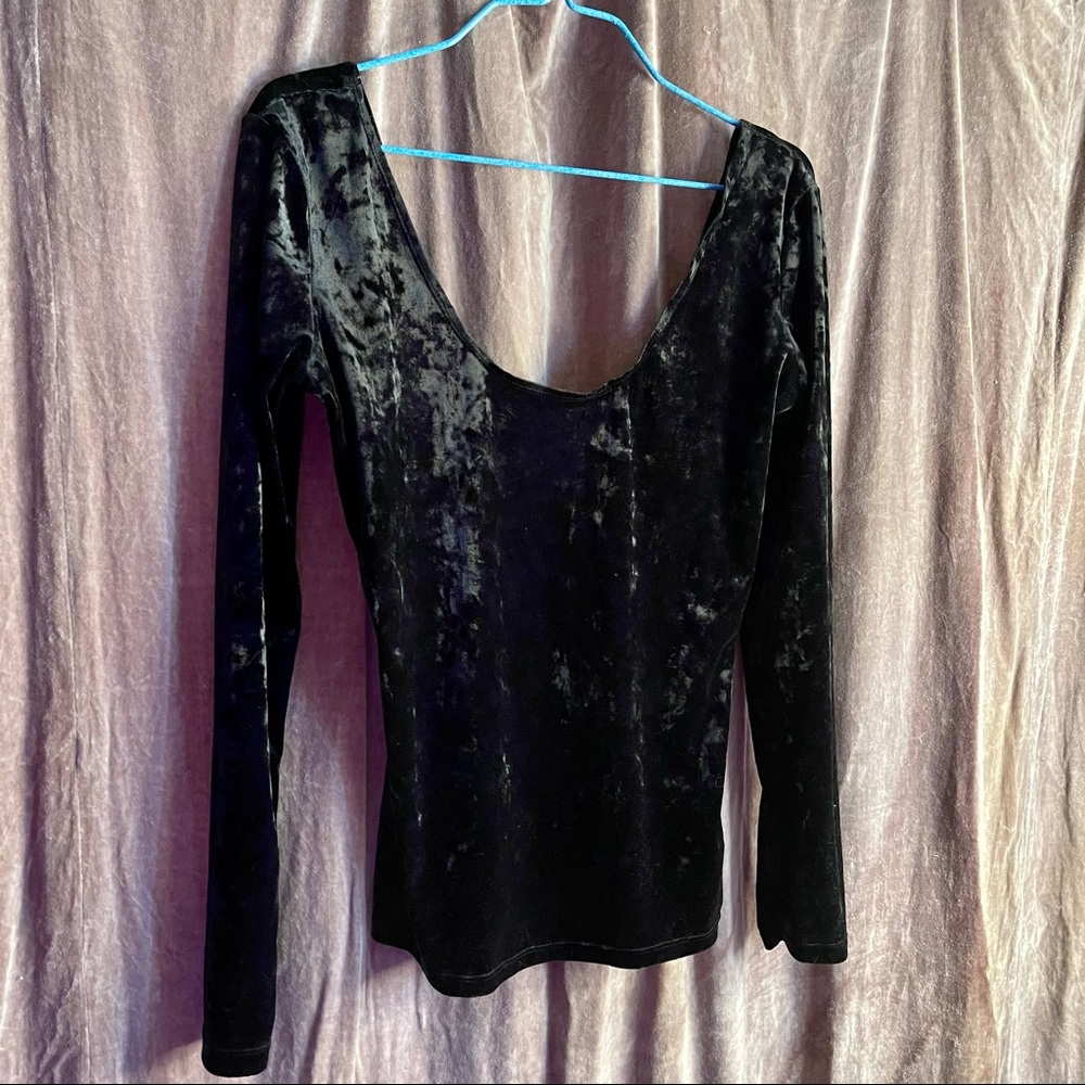 Black velvet scoop neck long sleeve top-large